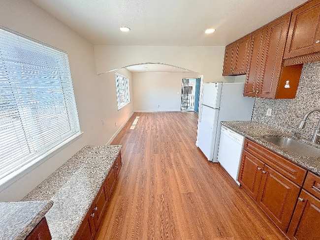 Photo - 4802 Daisy St Apartment