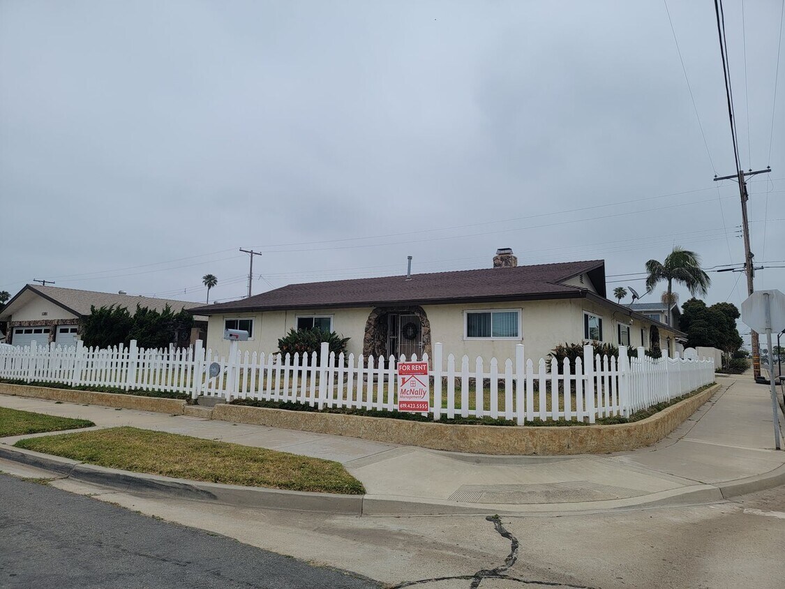 Primary Photo - 4 Bed, 2.5 Bath House w/2-Car Garage & Pool