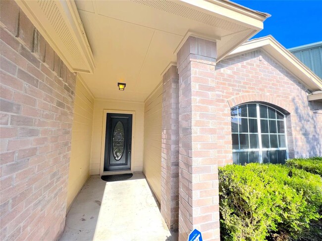 Foto del edificio - 2725 Summerwalk Pl