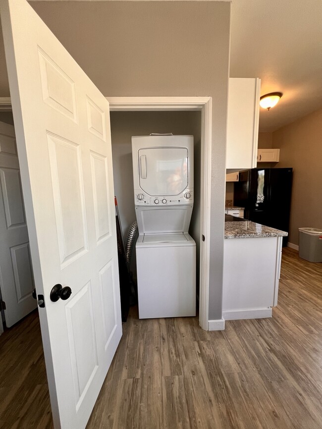 Building Photo - 103 Moolu