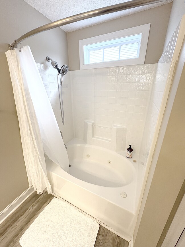 Building Photo - 2312 Saddleback Dr