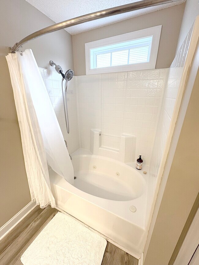 Foto del edificio - 2312 Saddleback Dr