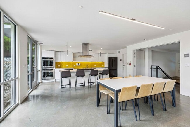 Foto del edificio - Janus Apartments