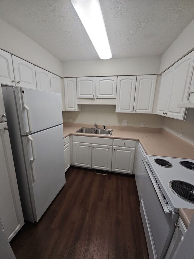 Building Photo - 1219 Byrne Ave