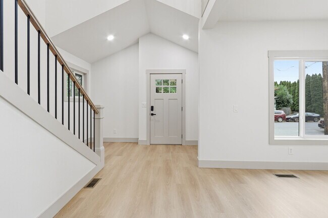 Building Photo - 437 NE Fargo St