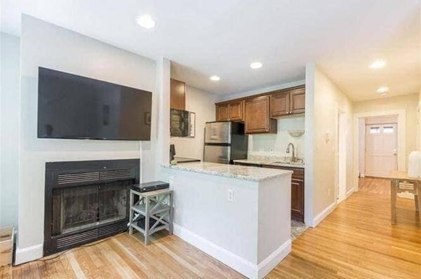 Primary Photo - 233 W 3rd St