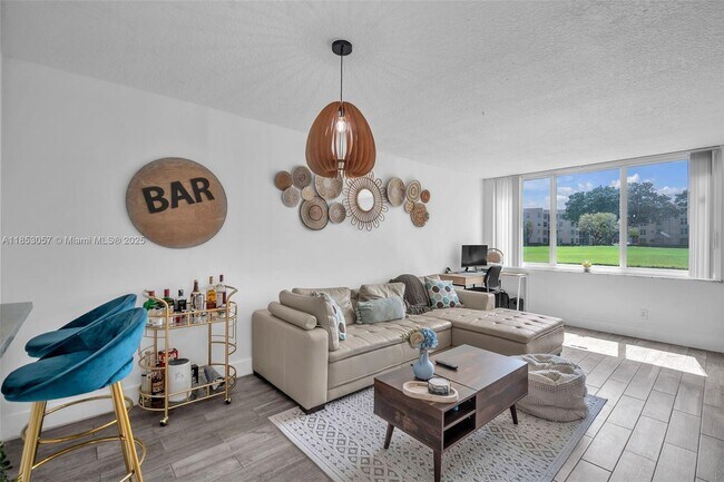 Foto del edificio - 9431 Live Oak Pl