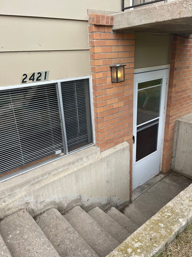 Foto del edificio - 2421 Crabtree Drive