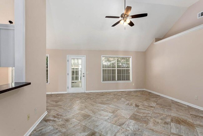 Building Photo - 410 Hidden Lakes Ln