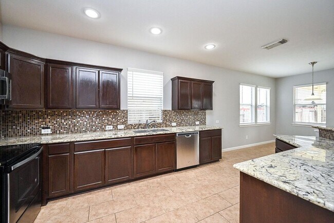 Building Photo - 7427 Chathan Glen Ln