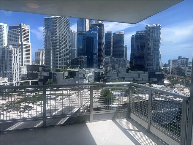 Foto del edificio - 350 S Miami Ave