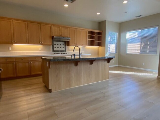 Building Photo - Immaculate home in West Roseville! Please no pets