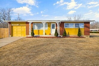 Building Photo - 1547 Babcock Dr