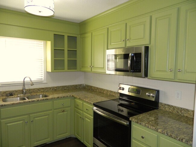 Building Photo - Home For Rent - 1755 Gregory Lake Rd North...
