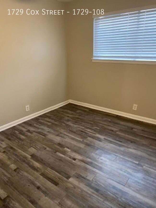 Building Photo - Now leasing