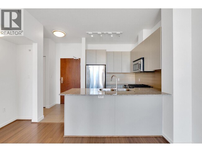 Building Photo - 5665 Irmin St