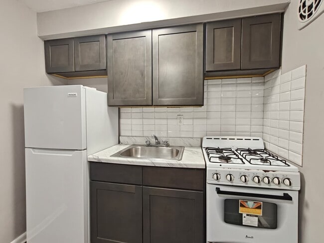 Foto del edificio - 7108 Oxford Ave