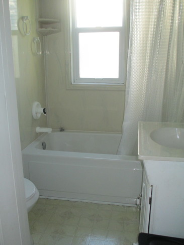 Building Photo - 426 Riverside Dr NE