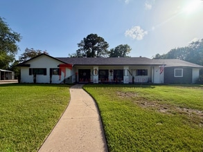 Building Photo - 1809 Glen Arbor Dr