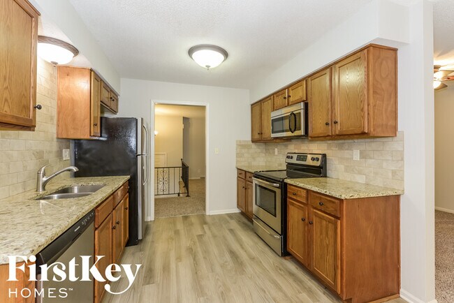 Building Photo - 5905 NW Whispering Oaks Ln