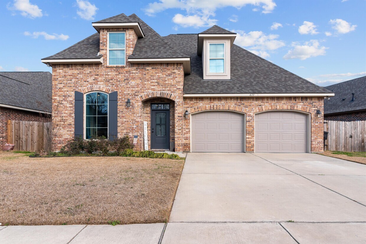 Primary Photo - 633 Alder Ln