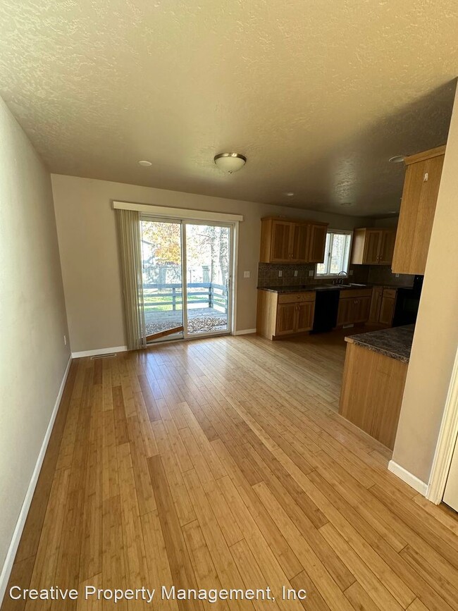 Building Photo - 3 br, 2 bath House - 25 Oak Drive