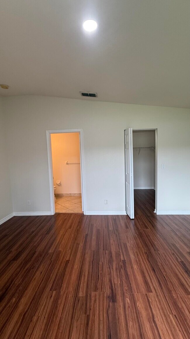 Foto del edificio - 2131 Newport Isles Blvd