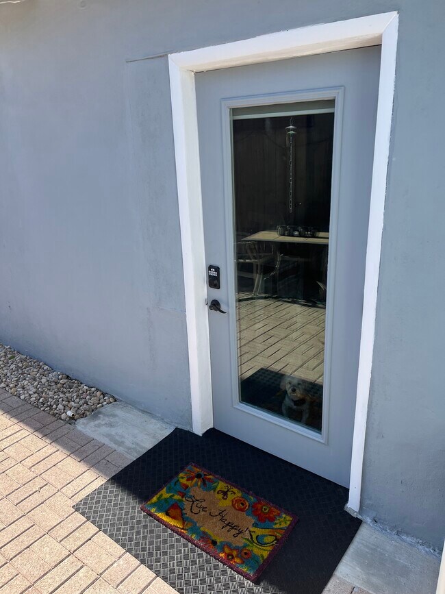 Private entrance - 2720 NE 1st Way