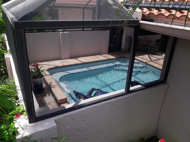Building Photo - -Luxury 3 bedroom, 2 bath, canal front, po...