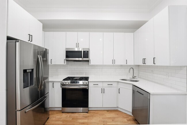 Building Photo - 52 Brinkerhoff St