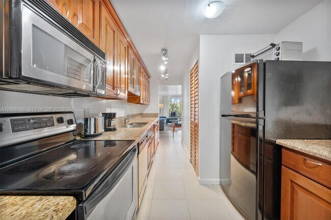 Foto del edificio - 3660 NE 166th St