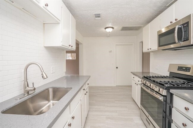 Building Photo - 805 Horncastle St