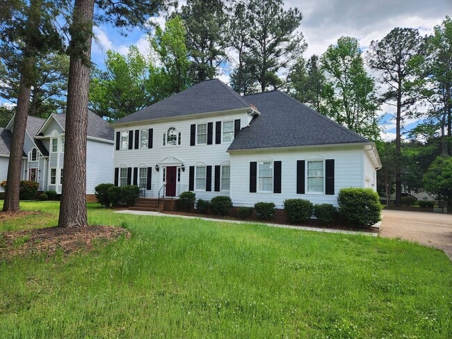 Building Photo - 5 Bedroom Home - Colonial Heights - Conven...