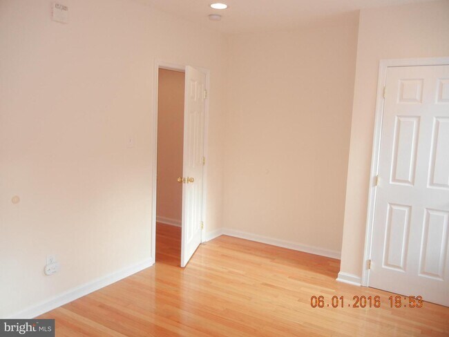 Foto del edificio - 1335 S 10th St