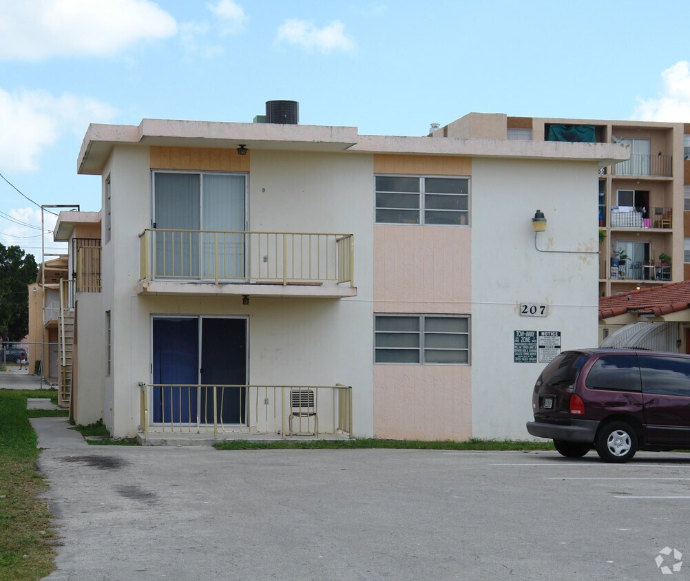 Primary Photo - 207 SW 18th Ave