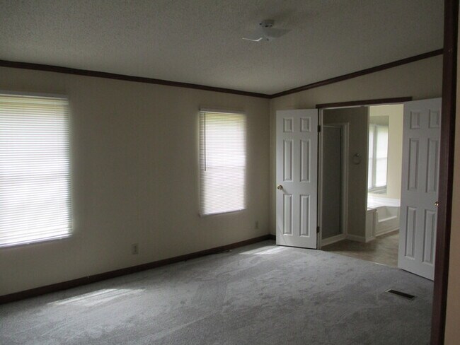 Foto del edificio - 102 Thomas Jefferson Dr