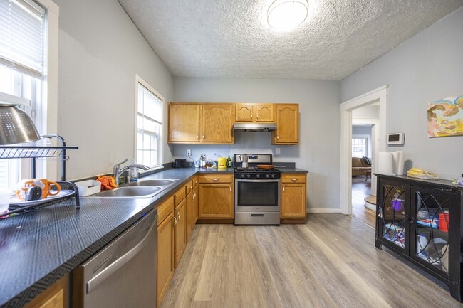 Foto del edificio - 1504 E 107th St