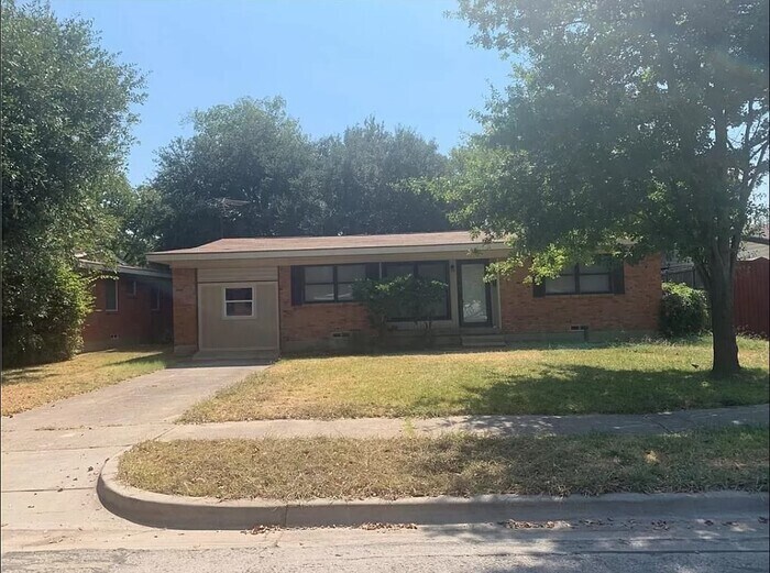 Foto principal - Great Rental in Farmers Branch, TX 75234