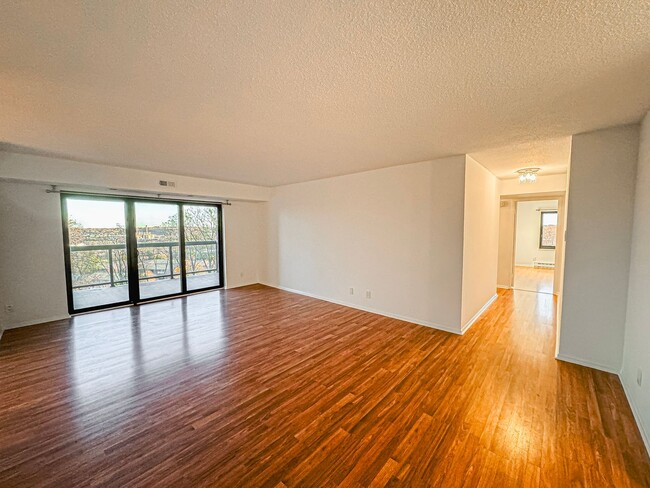 Foto del edificio - Newly Renovated 3 Bed 2.5 Bath Condo With ...