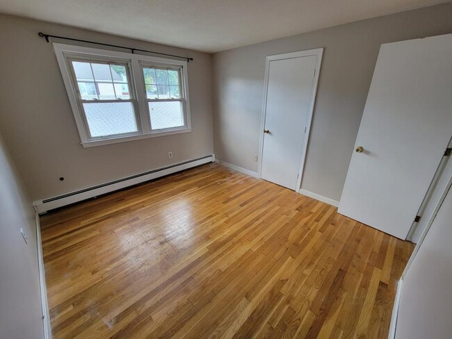 Building Photo - 537 Dix St