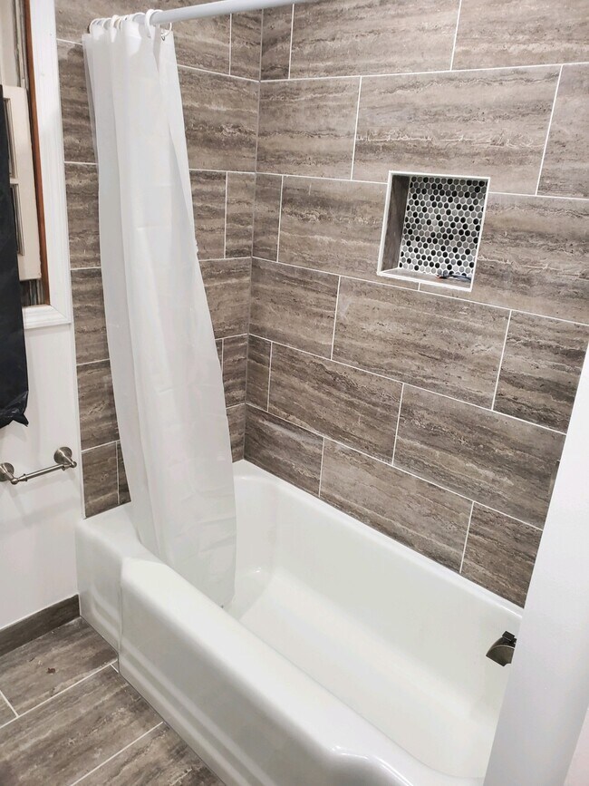 Bathroom - 2812 Friendly Ln