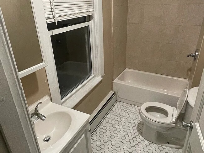 Building Photo - 8 Bagley St