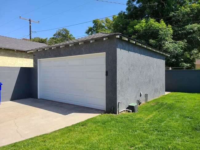 Detached Garage - 2630 E 221st St