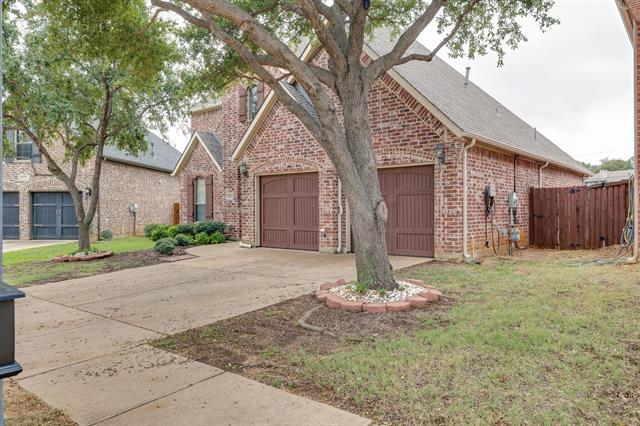 Building Photo - 1600 Edinborough Dr