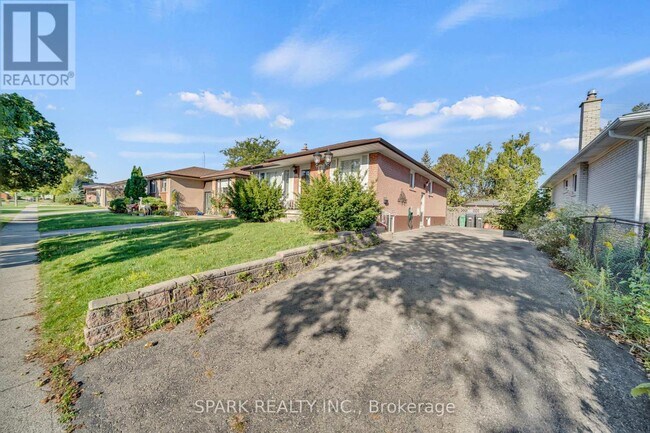 Building Photo - 16 Horwood Dr