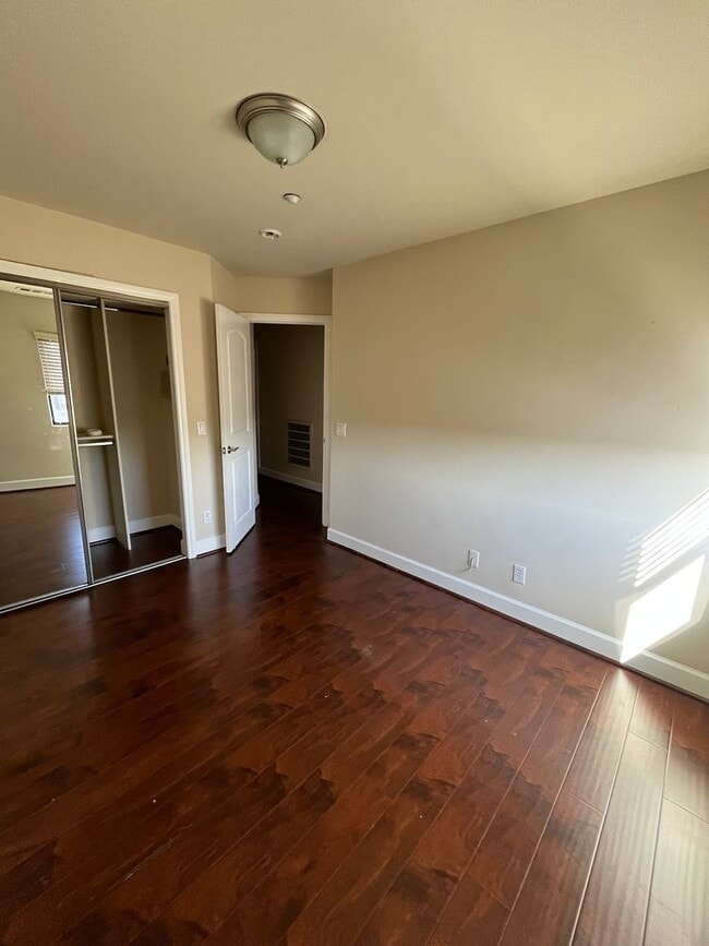 Foto del edificio - Spacious 2-Story Home with 2-Car Garage in San Gabriel
