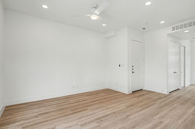 Building Photo - Be the first to live in Unit 303 at 2217 Fitzhugh—a brand-new 2026 construction offering 778 sq f...