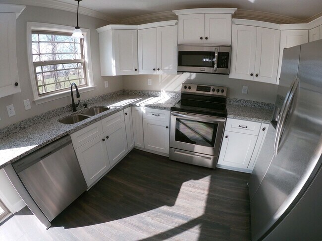 Building Photo - For Lease - Townhome. Hartsville, TN