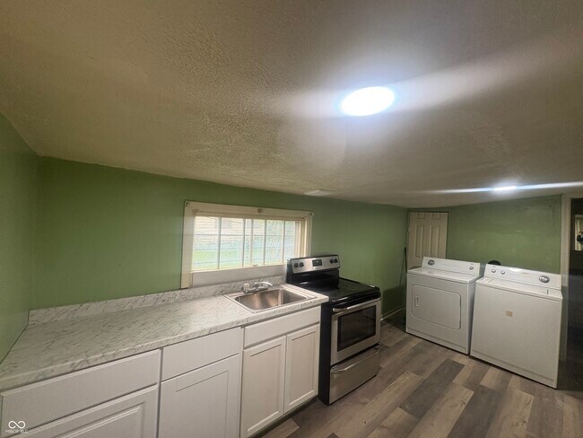 Foto del edificio - 4615 E 30th St