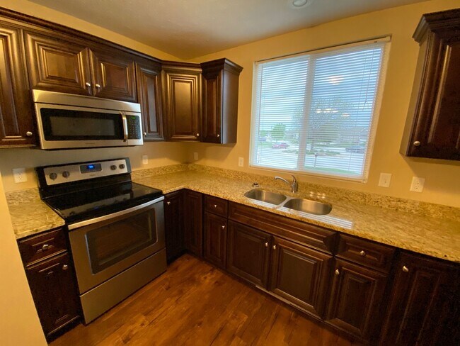 Foto del edificio - Newer Home in Excellent Family Neighborhood